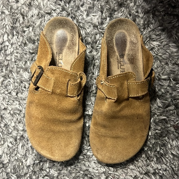 Buckle Mule Clog - Picture 2 of 3